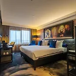 Skotel The Hague, Hotelschool מלון האג