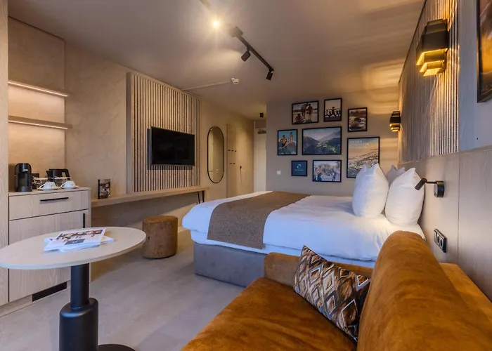 Skotel The Hague, Hotelschool Lahey