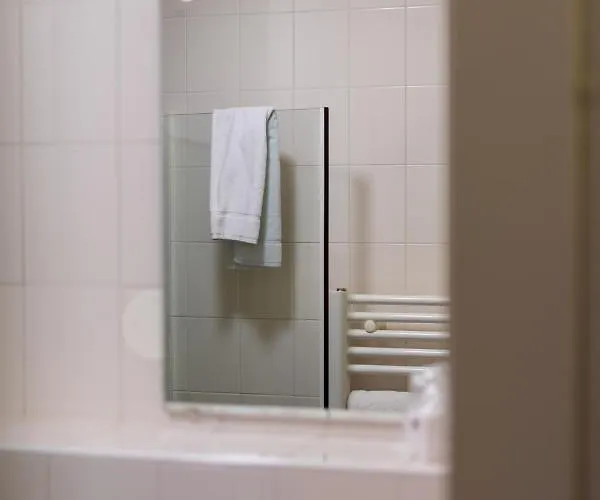 Skotel The Hague, Hotelschool Отель